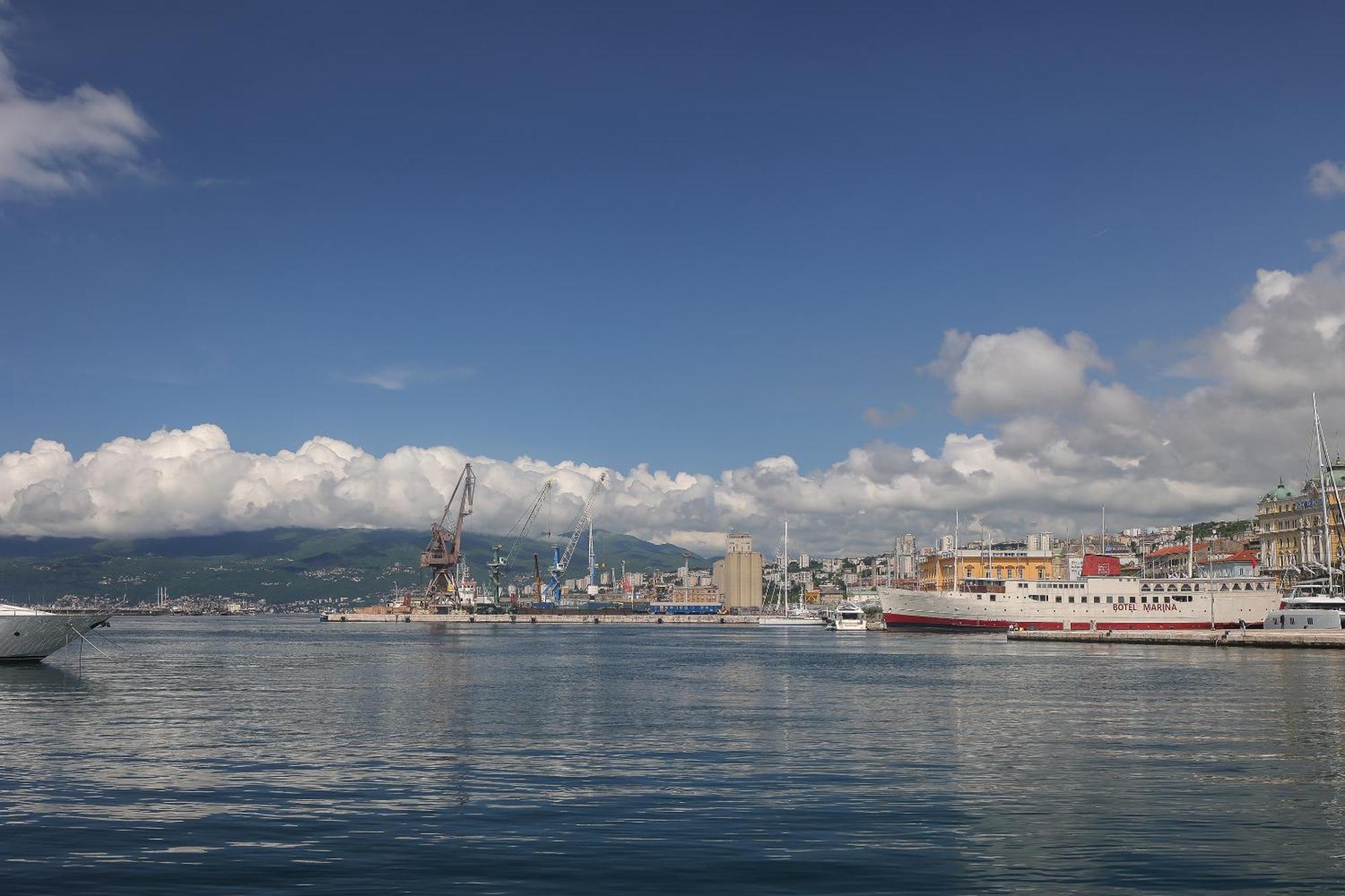 Residence Inn Rijeka Bagian luar foto
